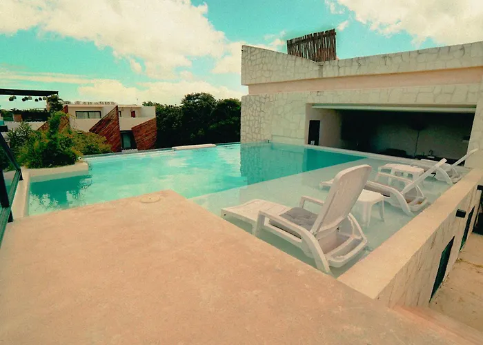 Wamai Hotel *